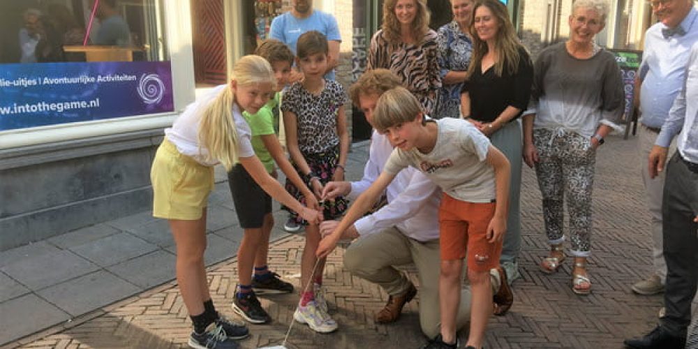 Woorden van de Tijd 2022 onthuld en te bezichtigen in de Weerstraat Tiel